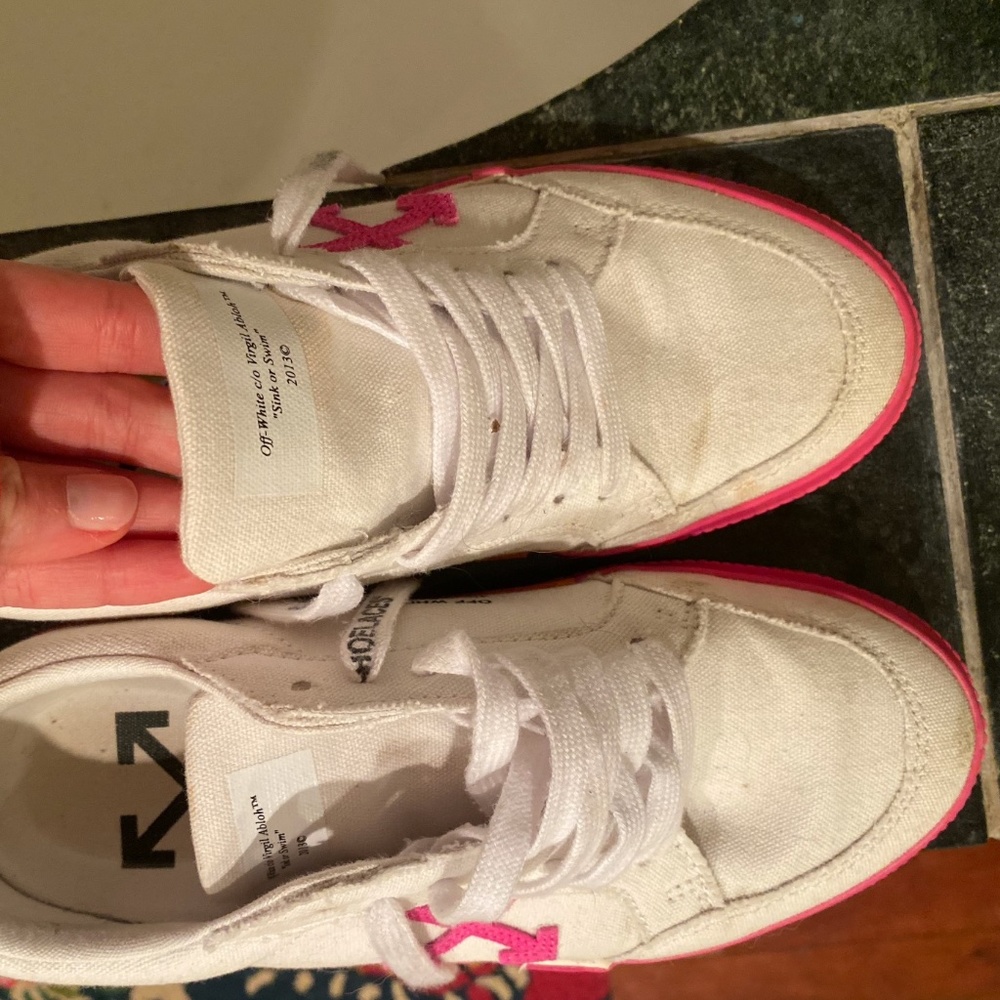 Off-White Arrow Low-Top Neon Canvas Sneakers